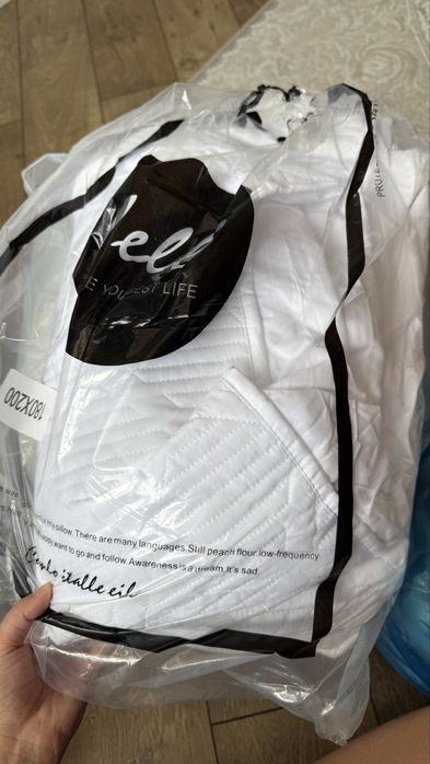 продам белые халаты, полотенца для ног