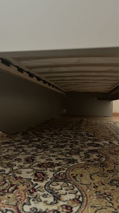 Кровать с матрасом