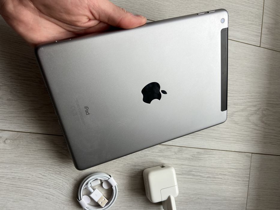 • Ipad  Gen 6  • cu SIM •