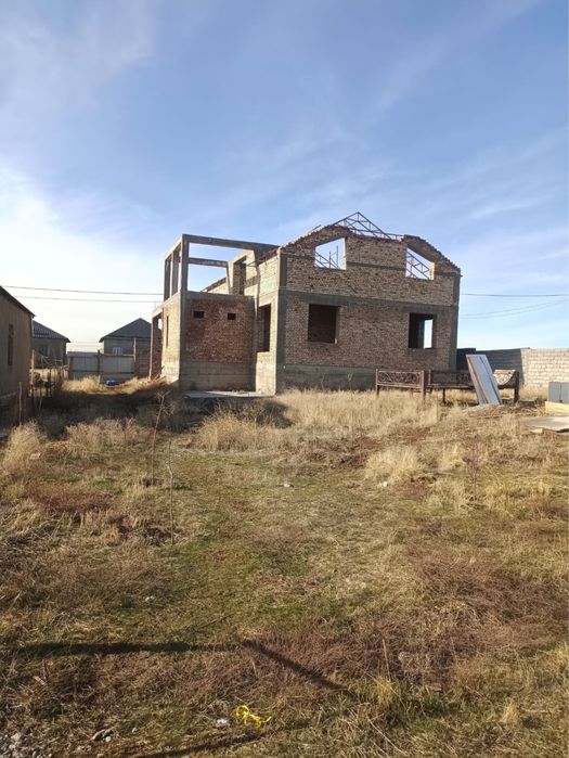 Недостроенный дом мансард