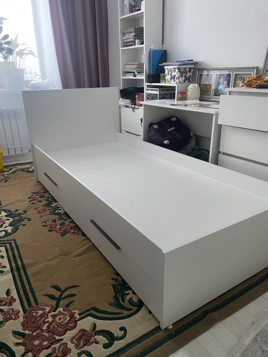 КРОВАТЬ с матрасом и ящиками
