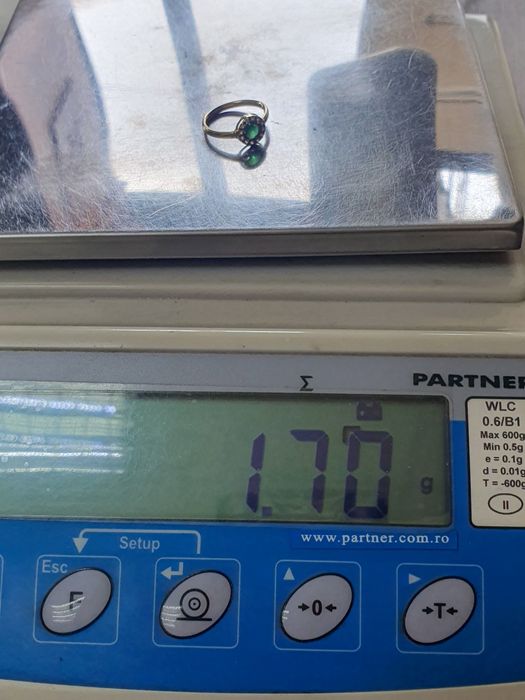 Inel din aur de 14K cu smarald și pietre semiprețioase albe mărime 48