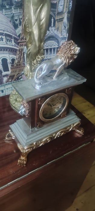 Сувенирные часы продам