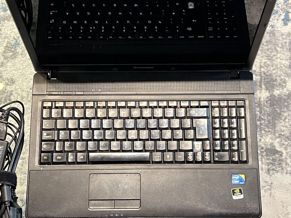 Laptop Lenovo G560 -  Windows 10 Pro instalat