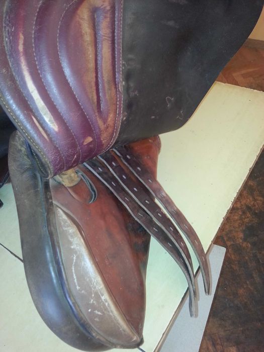 Старо  седло за кон  от естествена кожа .   18 век. Германия.
