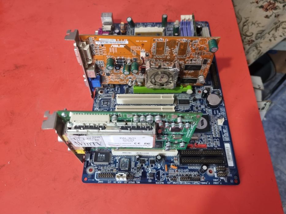 Se vinde urgent lot piese pc