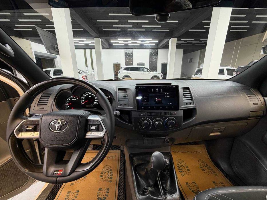 Toyota Hilux 2015 — 10