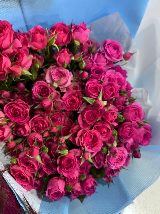 Цветы кустовые розы 15шт