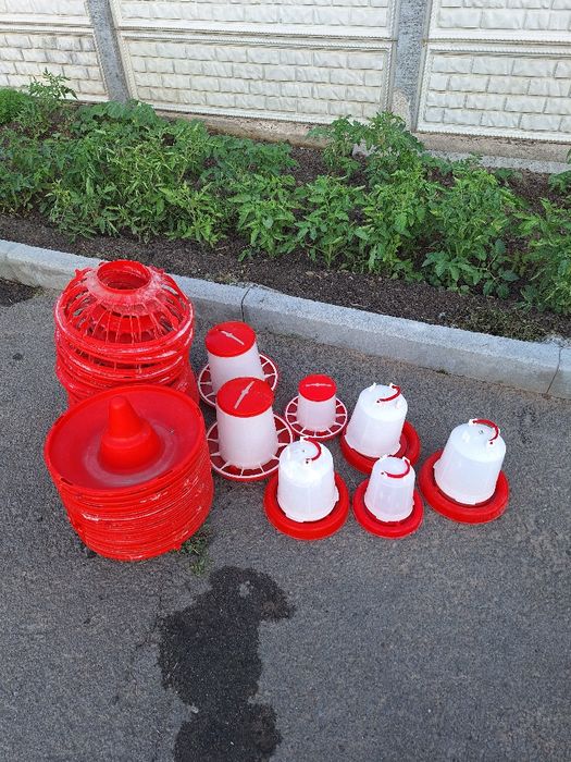 Кормушки и поильники