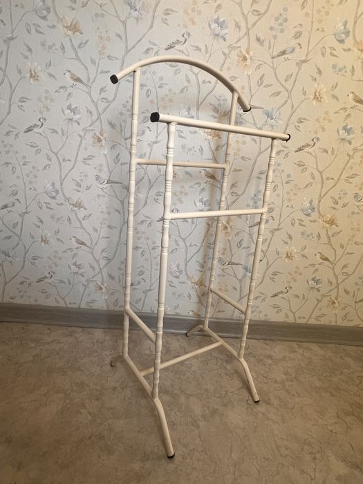 Вешалка напольная метплическая