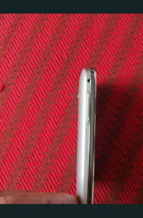Telefon Samsung cu touchscreen și camera video. 
Mic robust și foarte practic.
Vindem aceste telefoane la prețul celor de piese de schimb.