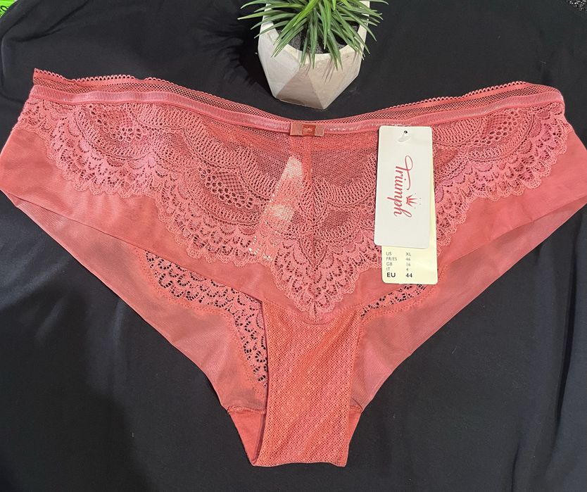 Оригинално бельо на Triumph размер XL