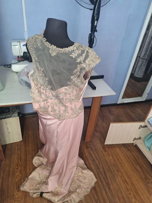 Платье продам элегантный вечерние платье