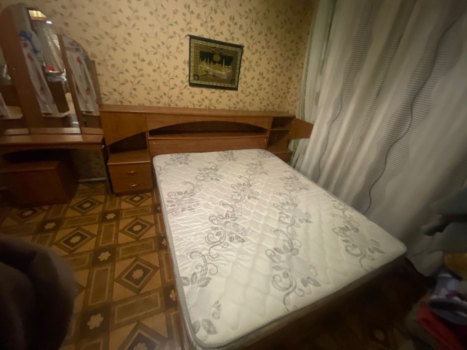 Продам спальный гарнитур