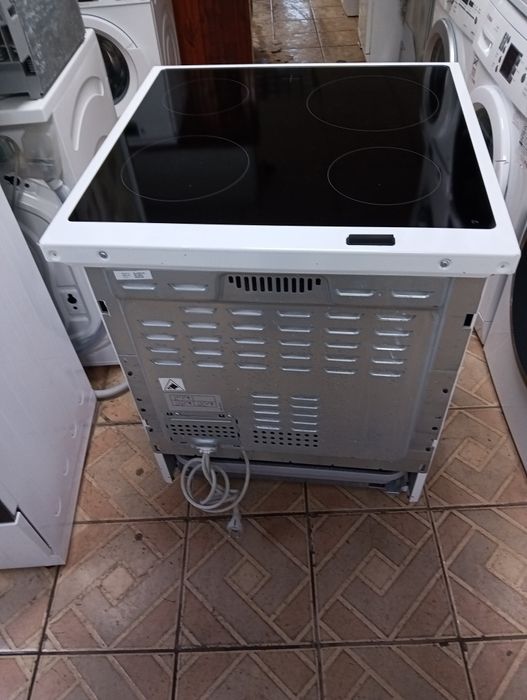 Свободно стояща печка с керамичен плот VOSS   с две години Гаранция!