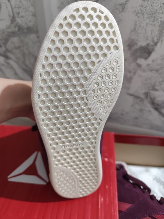 Продам новую обувь Reebok