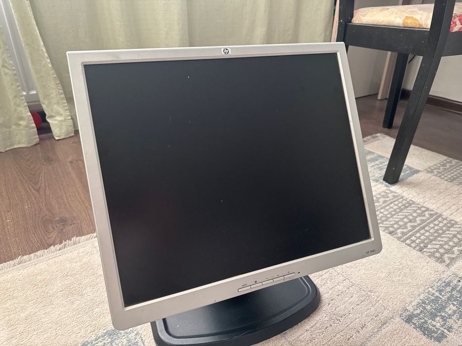 Продаю монитор HP1940