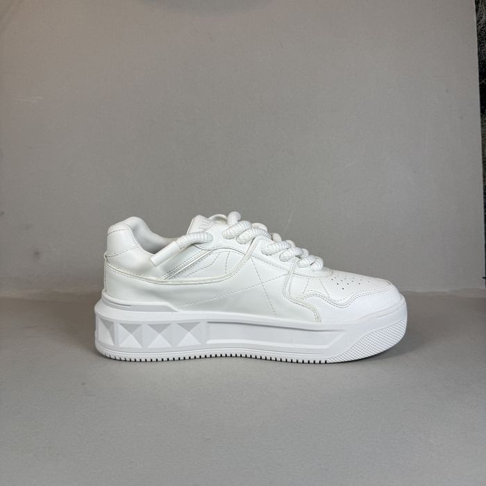 Valentino Garvani Stud XL "White"! НОВИ!