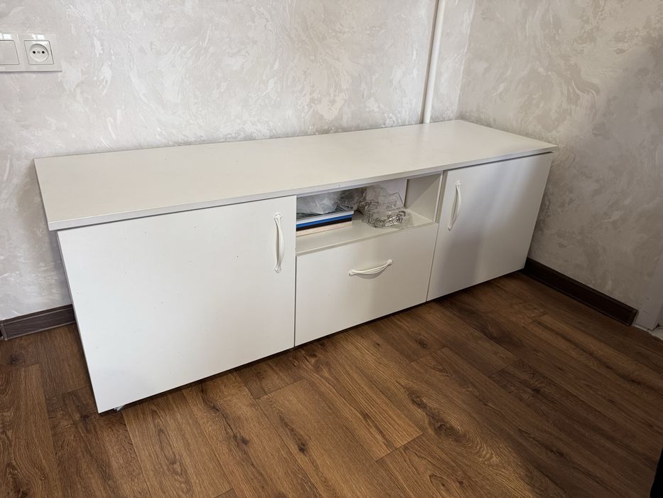 Продам тумбу под телевизор