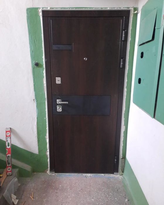 Установка металлических дверей