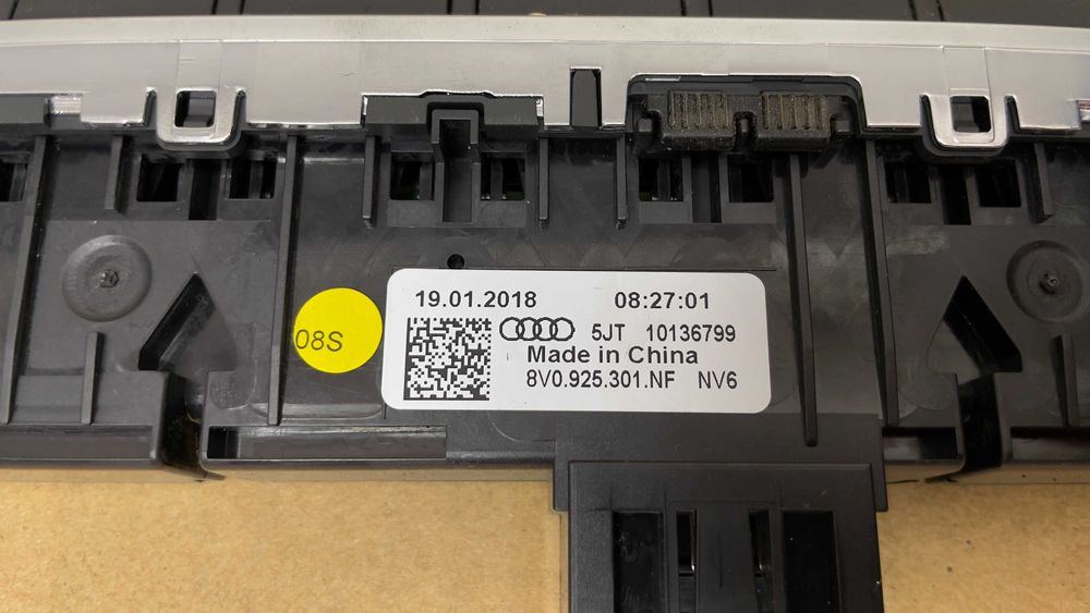 Бутони / Копчета AUDI A3 8V 8V0925301NF