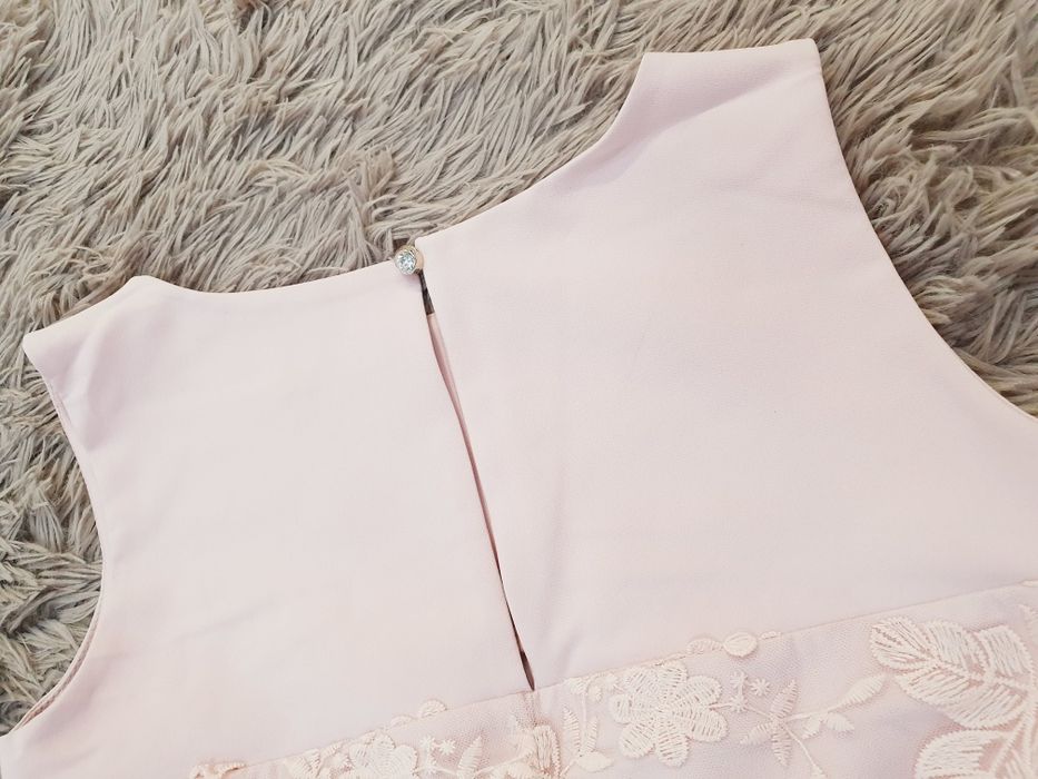 Rochie elegantă cu dantelă