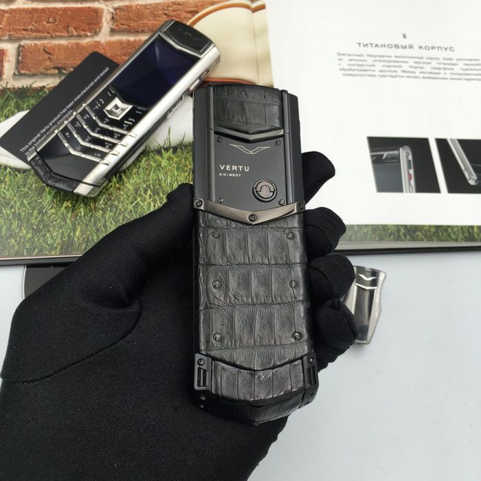 Vertu Signature