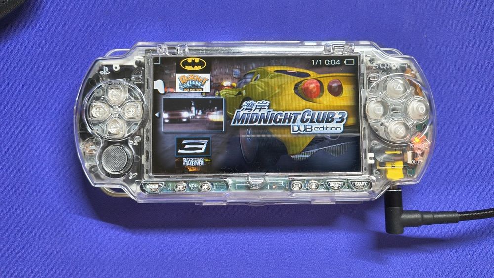 Psp 2000 кастом + 2 корпуса и куча всего