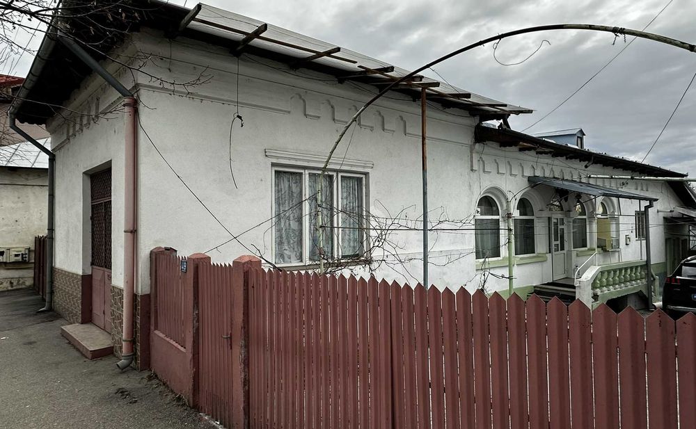 Casă cu teren 500 mp și potențial comercial – Drăgășani