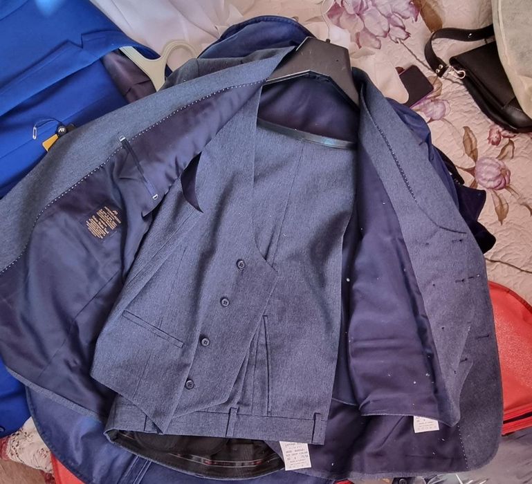 Продам новый костюм тройку