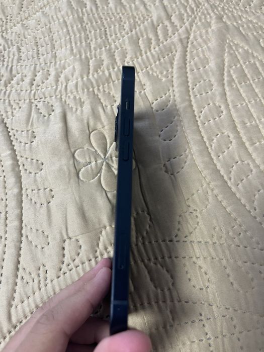 Продам iPhone 13