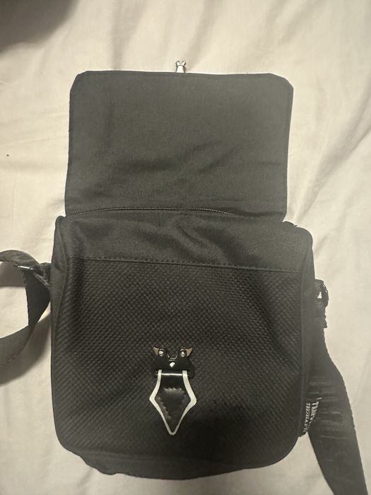 “Trapstar bag black”