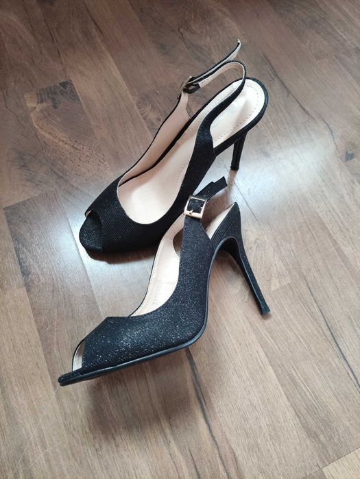 Дамски сандали на висок ток