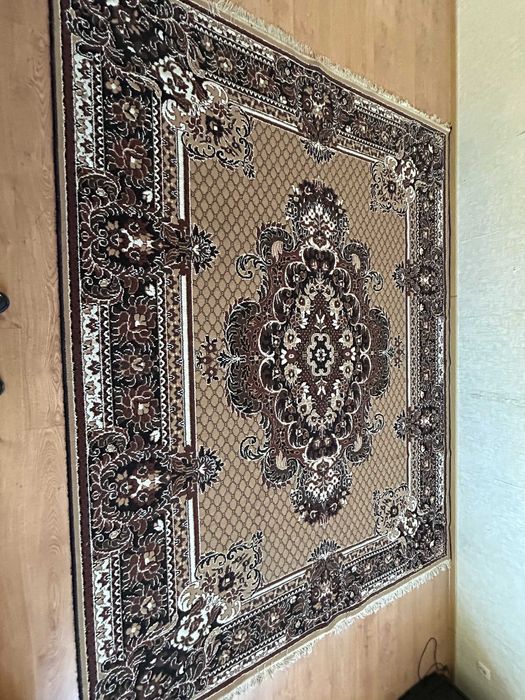 Ковер, 3,20 на 2,40 метра.