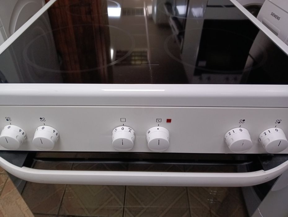 Като нова свободно стояща печка с керамичен плот Voss Electrolux с 2 години Гаранция!