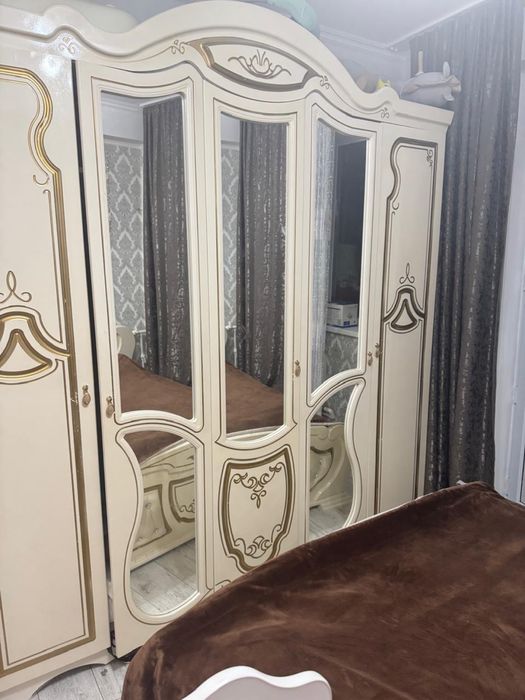 Продам спальный гарнитур.