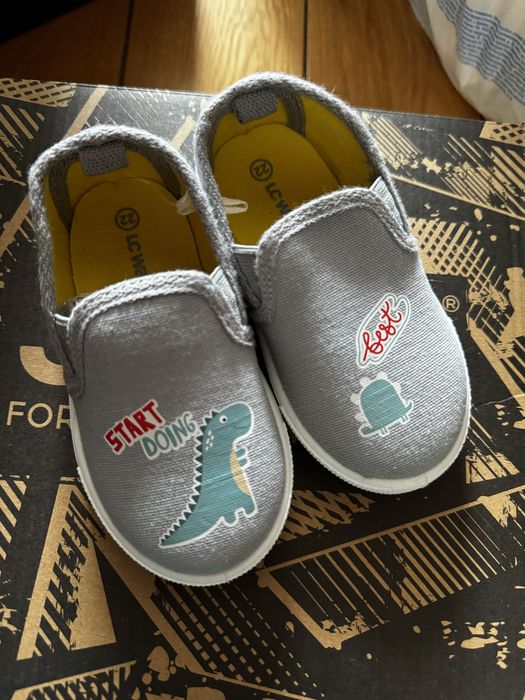 Продам детскую обувь