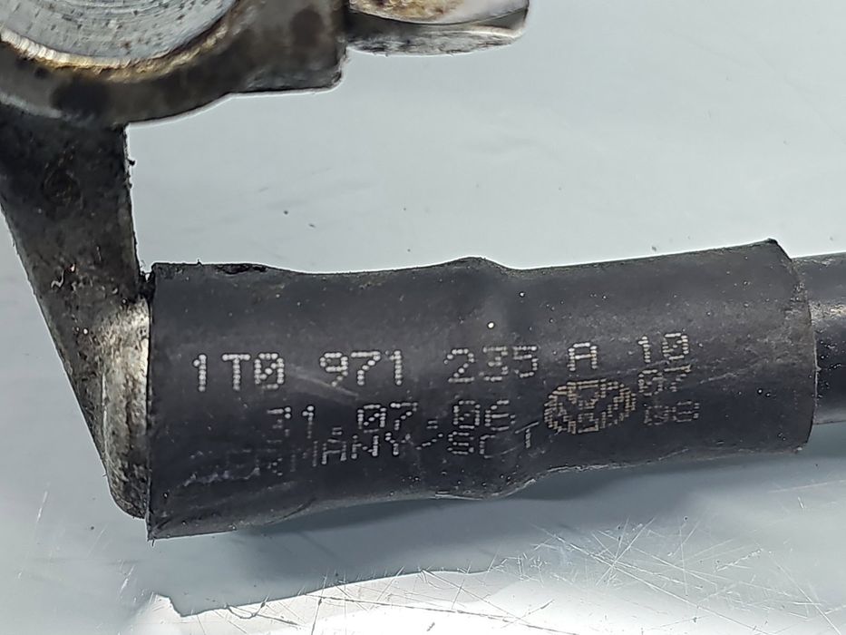 Borna baterie (-) Volkswagen Golf 6 (5K1) [Fabr 2009-2013] 1T0971235A