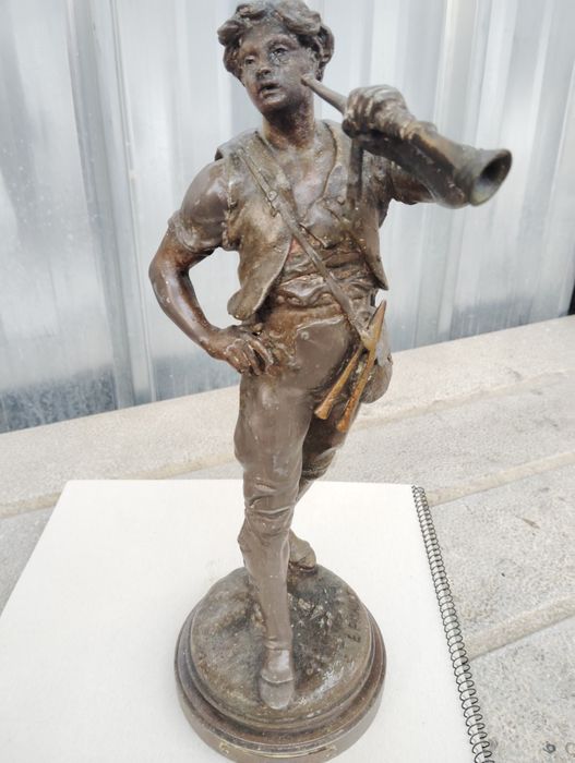 Лампи антични, бронзови, от известен френски  скулптор, статуя