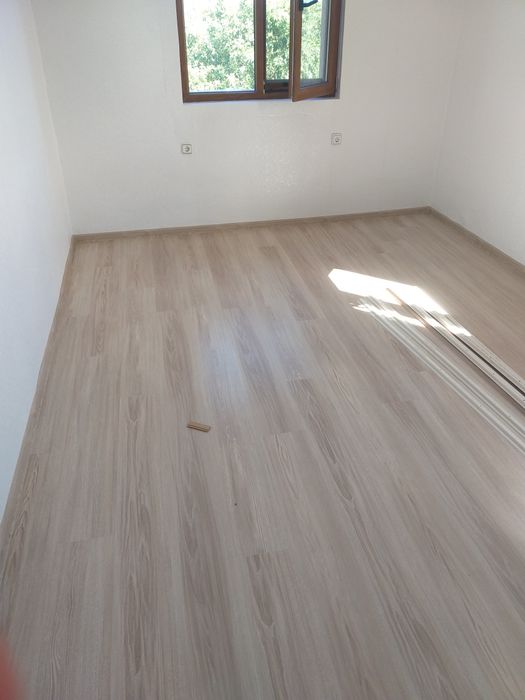 Професионален монтаж на ламинат, паркет, первази и лайсни.