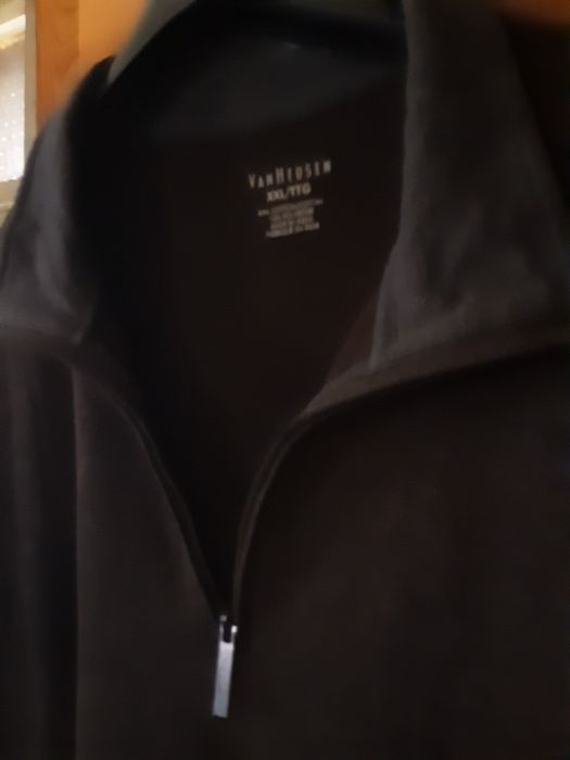 Голям мъжки пуловер.