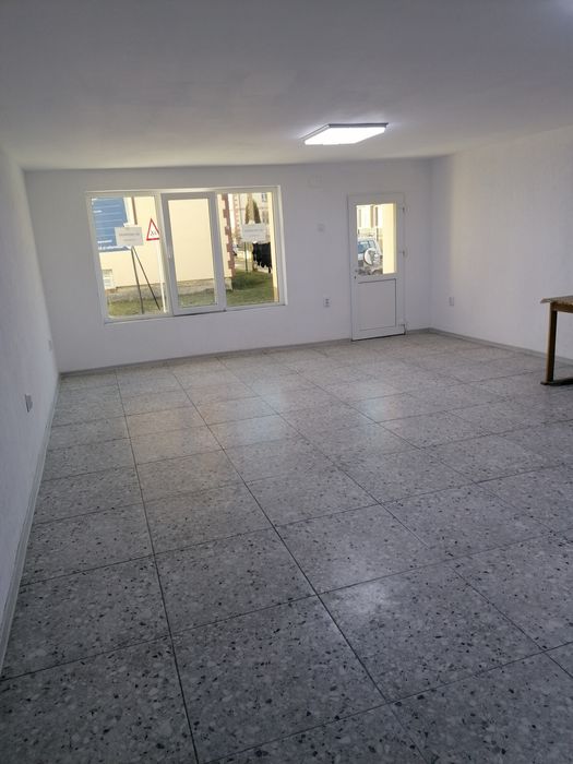 Spatii de închiriat