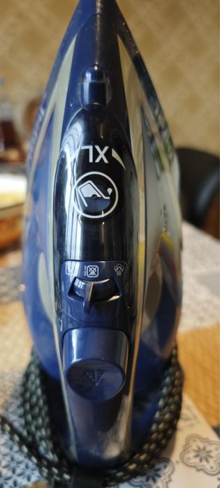 Продавам ютия Tefal