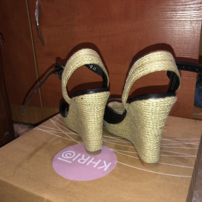 Продам босоножки Basconi