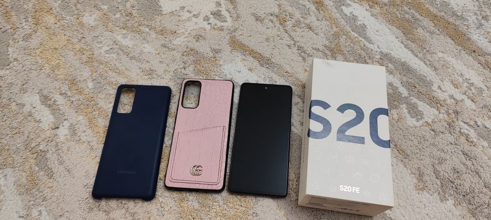 Продам Samsung galaxy s 20 fe.