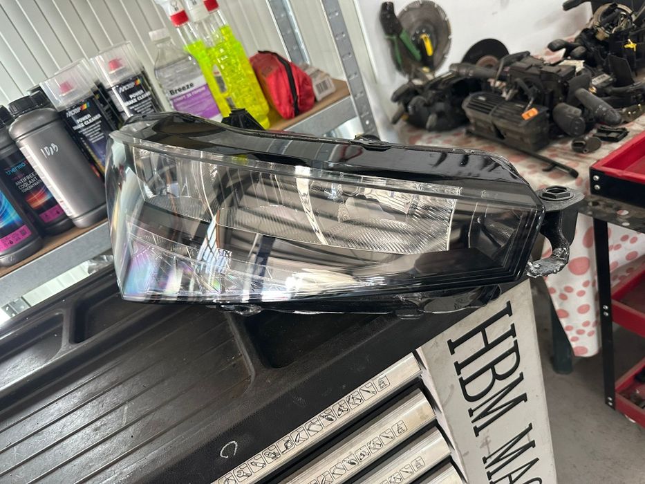 Десен фар за Шкода скала