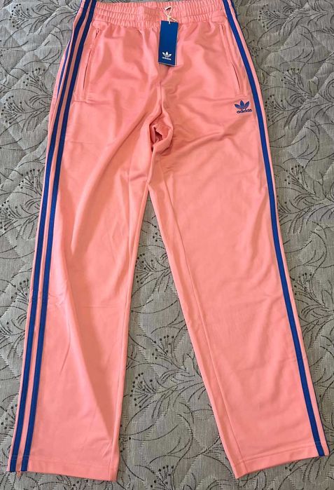 Adidas Дрехи от фалирал магазин