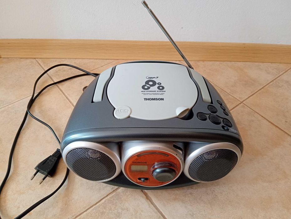 Thomson MP3 с 4 CD чейнджър