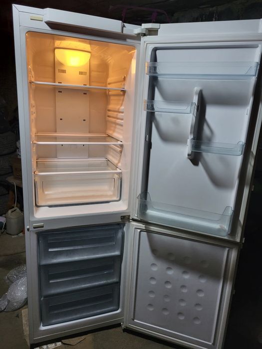 Холодильик SAMSUNG