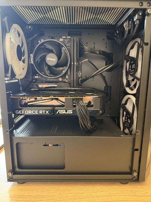 Гейминг компютър AMD Ryzen 5 / RTX 5060 / 32GB DDR5 / 1TB NVMe